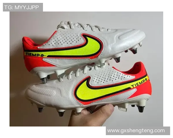 2025年最新男足球星足球鞋排名榜揭晓 热门款式与性能分析