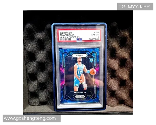 足球三人签名球星卡市场价格揭秘及收藏价值分析