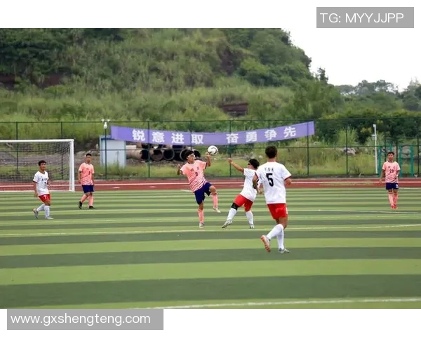 绿茵赛场上闪耀光芒的传奇足球球星荣耀与风采